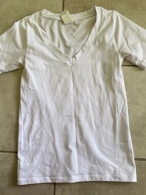 Athleta White Ribbed V-Neck Short Sleeve Tee